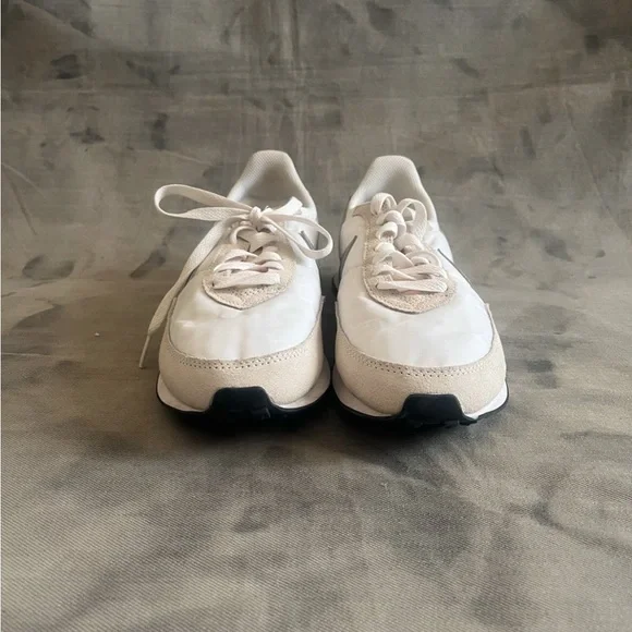 Nike Waffle Trainer 2 "White/Metallic Silver" Sneakers - Picture 3 of 10